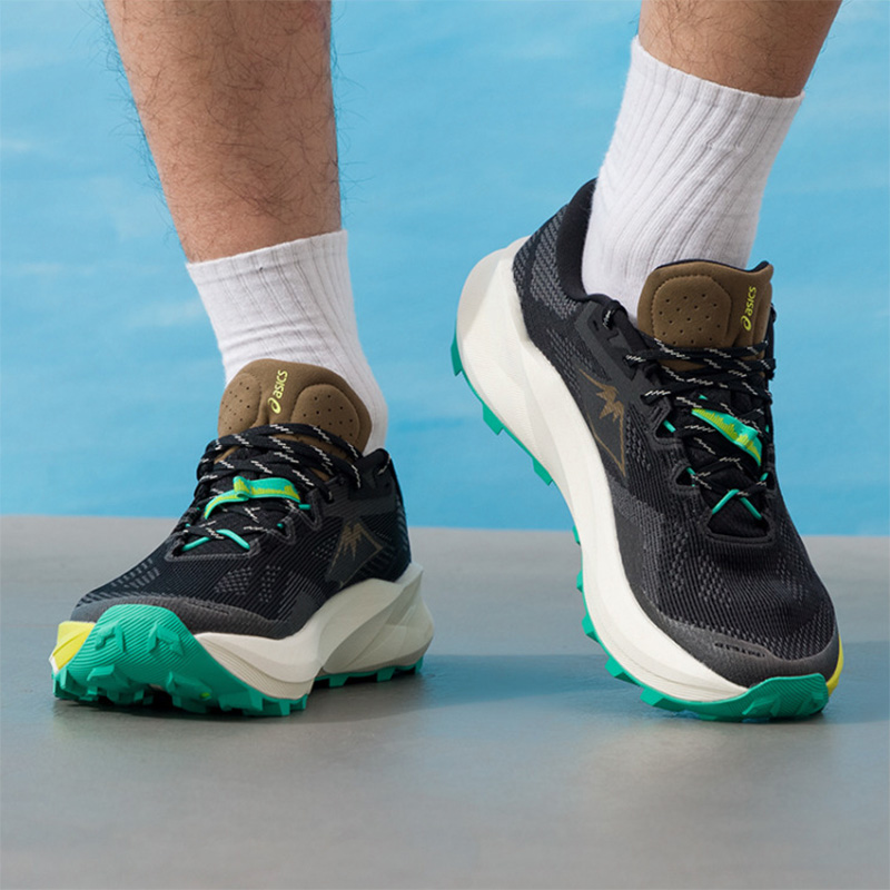Asics Scarpe da Corsa e Trekki - Outdoor Lighting Hong Kong recensione e prezzo