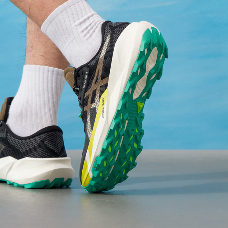 Asics Scarpe da Corsa e Trekki - Outdoor Lighting Hong Kong recensione e prezzo